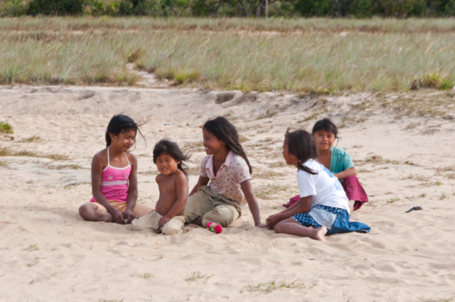 Little_pemon_girls_-_Venezuela_-_Gran_Sabana